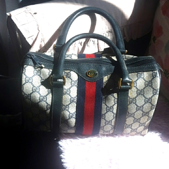 Gucci Handbags - Perfect valentines present Vintage Gucci speedy Navy